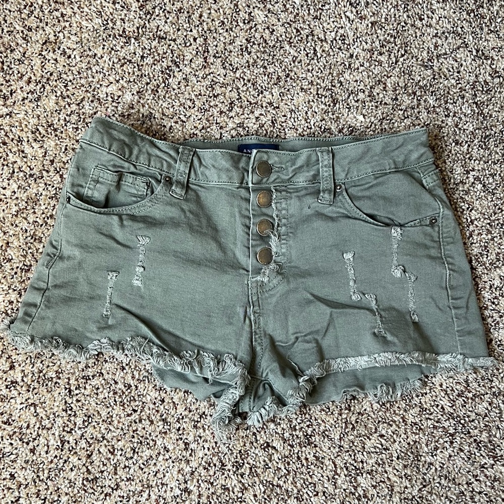 4 button green shorts (size: 5)
